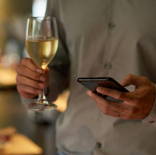 6 лучших мобильных приложений для винных заметок
