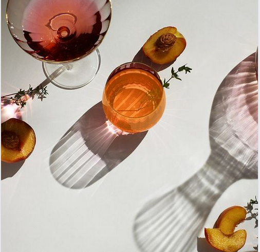 В чем разница между розовым и оранжевым вином?
