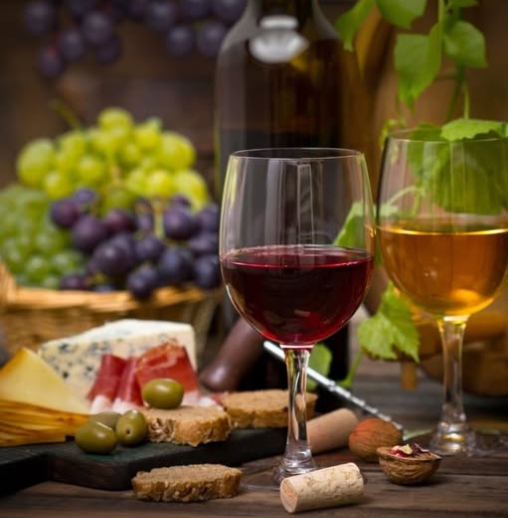 Трави й спеції у поєднанні з вином: мистецтво балансу