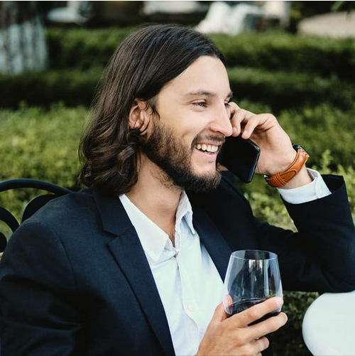 Отдай телефон на время ужина - получи вино в подарок