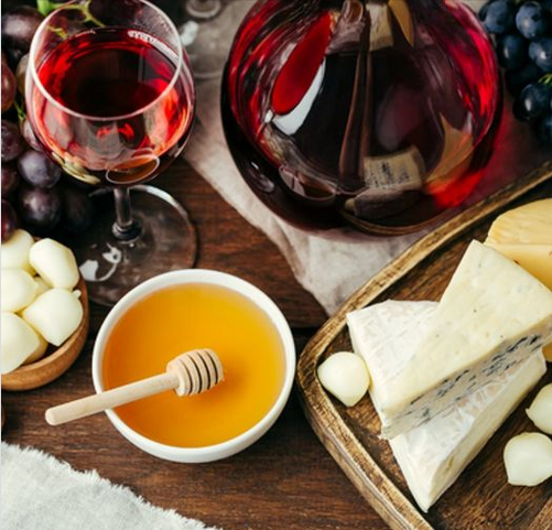 Красное вино и сыр способно защитить ваш мозг